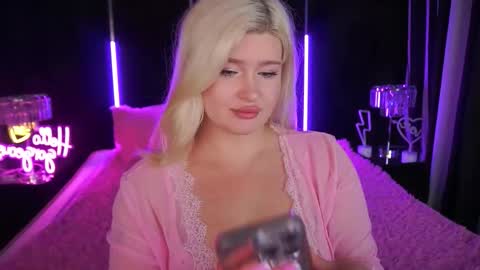 Snapshot of cocosecretss chatting on 09.22.25 onlyfans amyleyy online show from 09.22.25