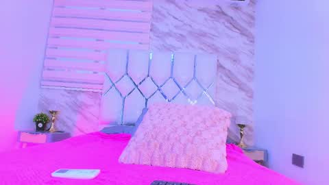Snapshot of colett_hall chatting on 05.14.26 colett online show from 05.14.26