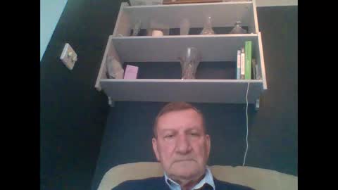 Snapshot of colinbeech chatting on 01.06.25 colinbeech online show from 01.06.25