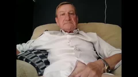 Snapshot of colinbeech chatting on 09.25.25 colinbeech online show from 09.25.25