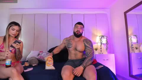 Snapshot of college_muscle_ass chatting on 11.11.25 college_muscle_ass online show from 11.11.25