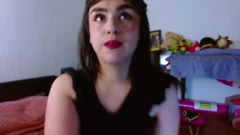 Snapshot of collette_beaufoy chatting on 06.19.26 Collette online show from 06.19.26