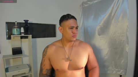 Snapshot of coltonmassif_ chatting on 12.04.24 coltonmassif_ online show from 12.04.24