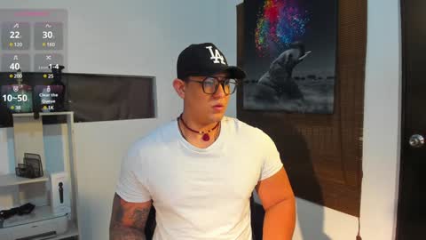 Snapshot of coltonmassif_ chatting on 01.05.25 coltonmassif_ online show from 01.05.25