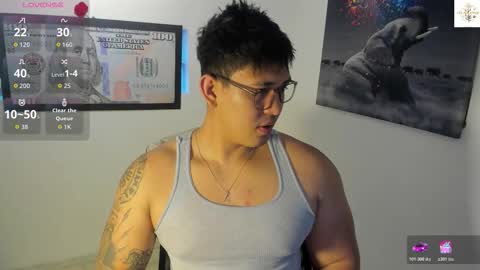 Snapshot of coltonmassif_ chatting on 10.28.25 coltonmassif_ online show from 10.28.25