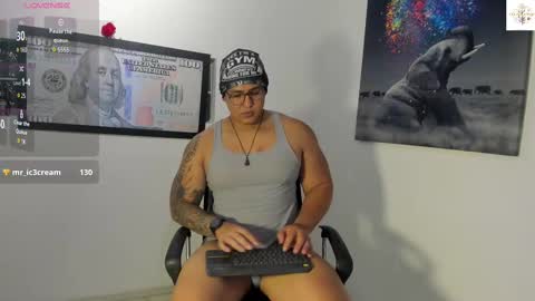 Snapshot of coltonmassif_ chatting on 11.11.25 coltonmassif_ online show from 11.11.25