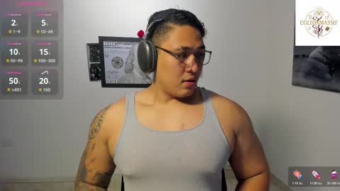 Snapshot of coltonmassif_ chatting on 11.26.25 coltonmassif_ online show from 11.26.25