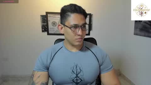 Snapshot of coltonmassif_ chatting on 11.30.25 coltonmassif_ online show from 11.30.25