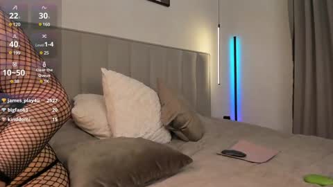 Snapshot of cometoseeme_ chatting on 02.07.25 Alice online show from 02.07.25