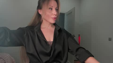 Snapshot of cometoseeme_ chatting on 09.13.25 Alice online show from 09.13.25