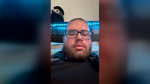 Snapshot of comfortable_bite chatting on 12.15.25 Comfortable bite online show from 12.15.25