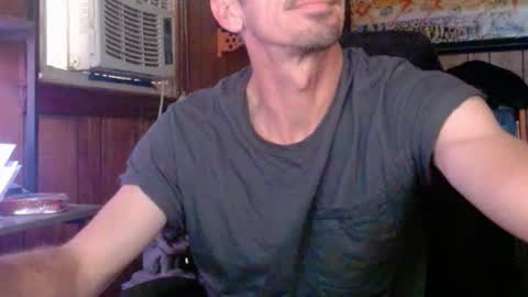 Snapshot of comic_king27 chatting on 04.05.26 Nelson or ComicKing and sometime Peachy143 online show from 04.05.26