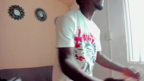 Snapshot of compton_01 chatting on 09.29.25 COMPTON online show from 09.29.25