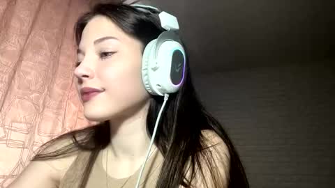 Snapshot of conchitaderricott chatting on 09.26.25 Bella online show from 09.26.25