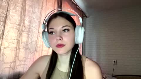 Snapshot of conchitaderricott chatting on 10.06.25 Bella online show from 10.06.25