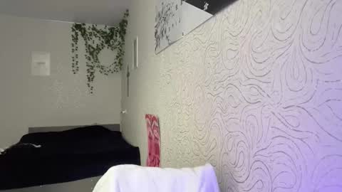 Snapshot of conchitaderricott chatting on 11.12.25 Bella online show from 11.12.25