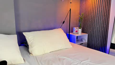 Snapshot of conielaurenth chatting on 01.11.25 conielaurenth online show from 01.11.25