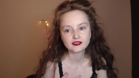 Snapshot of coolamber chatting on 11.23.25 Amber online show from 11.23.25