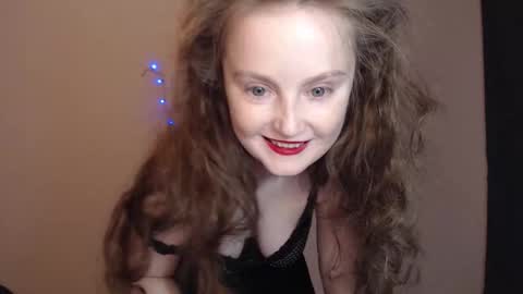 Snapshot of coolamber chatting on 12.01.25 Amber online show from 12.01.25