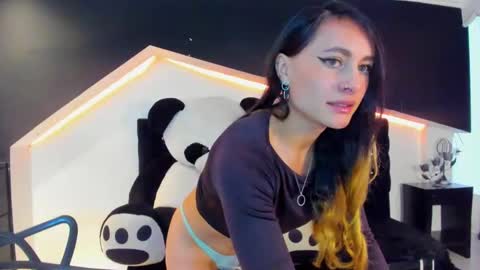 Snapshot of coral_gibson chatting on 01.29.25 Coral online show from 01.29.25