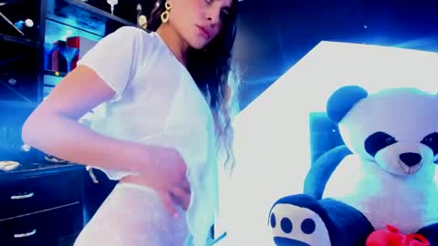 Snapshot of coral_gibson chatting on 02.01.25 Coral online show from 02.01.25