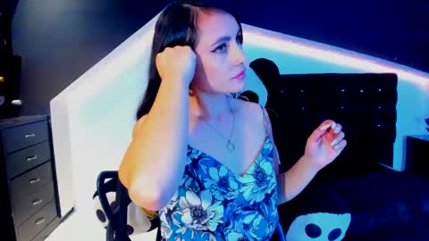 Snapshot of coral_gibson chatting on 02.03.25 Coral online show from 02.03.25