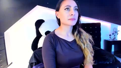 Snapshot of coral_gibson chatting on 02.05.25 Coral online show from 02.05.25