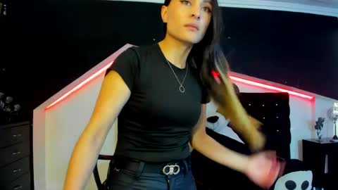 Snapshot of coral_gibson chatting on 03.08.25 Coral online show from 03.08.25