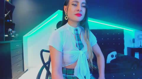 Snapshot of coral_gibson chatting on 03.10.25 Coral online show from 03.10.25