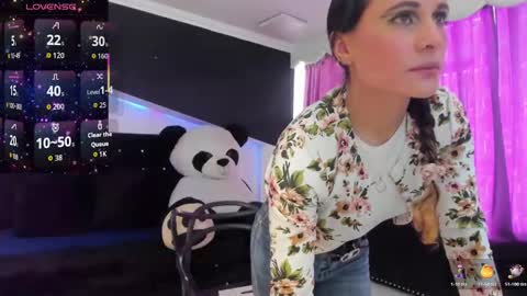 Snapshot of coral_gibson chatting on 11.01.25 Coral online show from 11.01.25