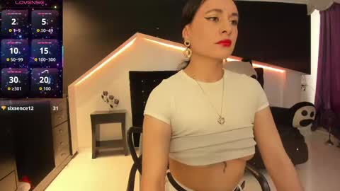 Snapshot of coral_gibson chatting on 11.14.25 Coral online show from 11.14.25