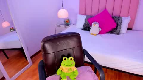 Snapshot of coral_jhoness chatting on 11.12.25 Carol Jhones online show from 11.12.25