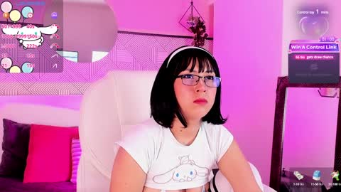 Snapshot of coralinericce_ chatting on 12.18.24 Coral Stefani online show from 12.18.24