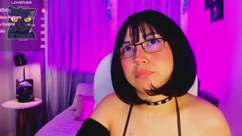 Snapshot of coralinericce_ chatting on 01.25.25 Coral Stefani online show from 01.25.25