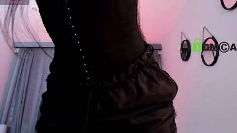 Snapshot of coralinericce_ chatting on 11.20.25 Coral Stefani online show from 11.20.25