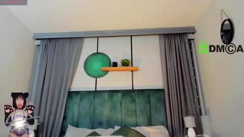 Snapshot of coralinericce_ chatting on 11.29.25 Coral Stefani online show from 11.29.25