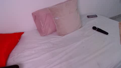 Coral Reyes online show from 11.27.25