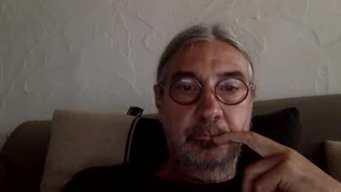 Snapshot of coreander chatting on 09.21.25 coreander online show from 09.21.25