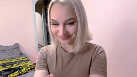 Snapshot of corenelossa chatting on 05.18.26 Bella online show from 05.18.26