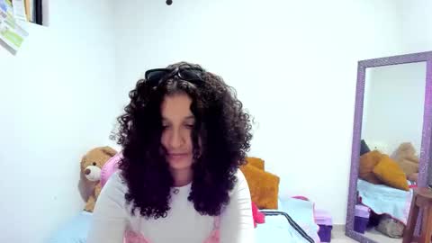 Snapshot of cositarika__ chatting on 10.05.25 Lunita online show from 10.05.25