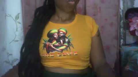 Snapshot of couleur_vanille chatting on 09.29.25 couleur_vanille online show from 09.29.25