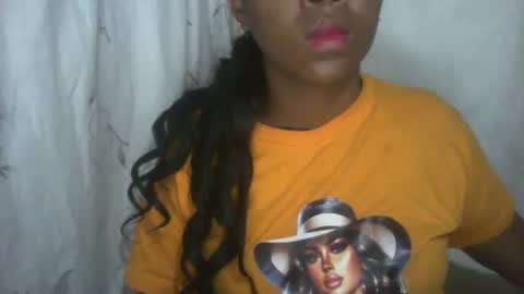 Snapshot of couleur_vanille chatting on 11.03.25 couleur_vanille online show from 11.03.25