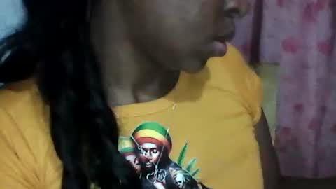 Snapshot of couleur_vanille chatting on 11.22.25 couleur_vanille online show from 11.22.25