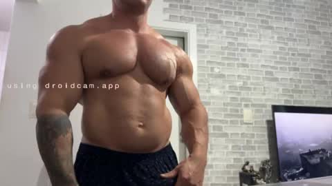 couplemuscle40 online show from 05.18.26