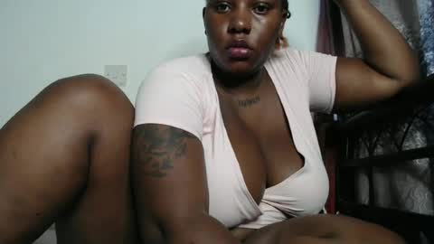 Snapshot of cozy_dion chatting on 07.08.26 Erykah online show from 07.08.26