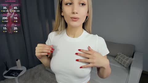 Snapshot of crazy_selfi chatting on 01.23.25 Emma online show from 01.23.25