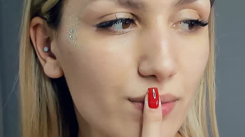 Snapshot of crazy_selfi chatting on 02.01.25 Emma online show from 02.01.25