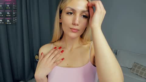 Snapshot of crazy_selfi chatting on 02.09.25 Emma online show from 02.09.25