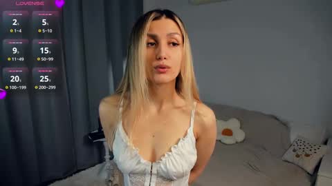 Snapshot of crazy_selfi chatting on 03.10.25 Emma online show from 03.10.25