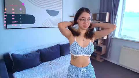 Snapshot of crazy_selfi chatting on 03.17.26 Emma online show from 03.17.26
